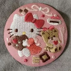 キティ　刺繍缶バッジ　サンリオ