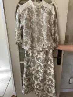 【ケーティーキヨコタカセ】スカートセットアップ（ホワイト・ゴールドベージュ）