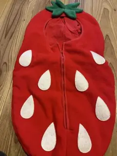 いちご型フリースおくるみ