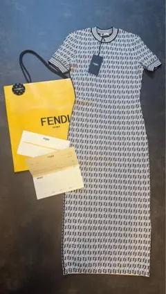 Fendi ロゴ ニットワンピース 半袖 正規品 38サイズのサムネイル