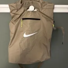 Nike ベージュ ロールトップバッグ