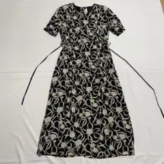 カネコイサオ】美品ノースリーブ 総フリル クリーム色ピンクハウス 