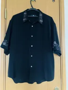 HARE 刺繍シャツ ブラック Sサイズのサムネイル
