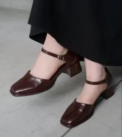 Kastane オケージョン対応スクエアストラップパンプス
