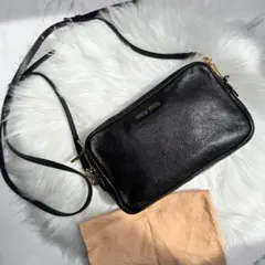 miu miu ミュウミュウ　マドラス　ショルダーバッグ　レザー　ブラック