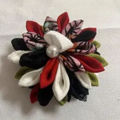 つまみ細工　ハンドメイド　花形ちりめん織ブローチ等 パール付き