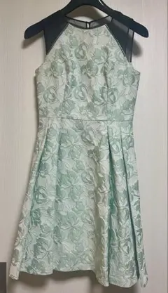 【今だけ割引美品】可愛い！スコットクラブ 花柄エンボスワンピース