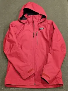 Patagonia フード付きジャケット 赤