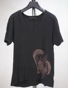 コスメティックレーベル ハートプリントVネックTシャツ