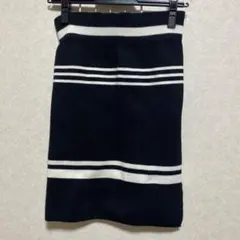 黒ととホワイトのストライプタイトスカート