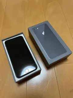 【美品】Apple iPhone 8 スペースグレー 新品イヤフォン付き