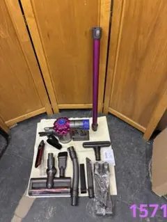 Dyson V6 Cord-Free Pro 掃除機 スタンド 付属品付き - メルカリ