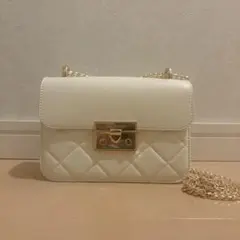 極美品　CHARLES&KEITH アルヴァチェーンハンドルバッグのサムネイル