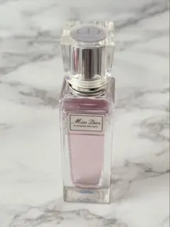 Dior ミスディオール ブルーミングブーケ　ロールオン タイプ 香水のサムネイル