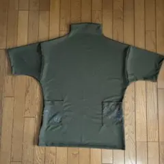 オリーブグリーン ハイネックTシャツ