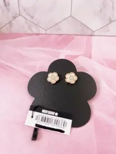【新品未使用】MARY QUANT マリークワント　ピアス　ぷっくりデイジーのサムネイル