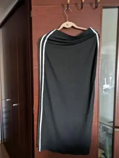 ブラック タイトスカート サイドストライプ