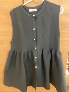 しまむらブラックノースリーブフレアベスト