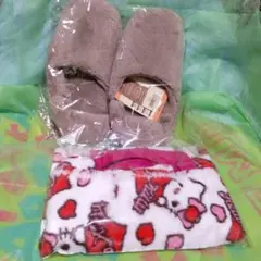 ふわふわのキティちゃんバッグ＆スリッパ