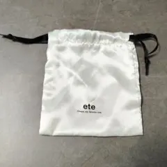 ete サテンポーチ ホワイト　アクセサリーのサムネイル