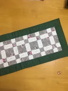 ハンドメイド　パッチワークキルトミニマット　約26.5㎝✖️70㎝