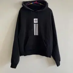 adidas ブラック フード付きパーカー