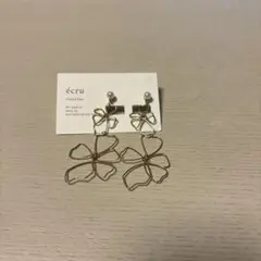écru 花モチーフ イヤリング パール付き