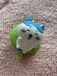 びっくらたまご ミニフィギュア ハチワレ