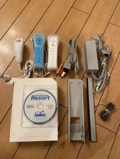 Wii本体 + Wiiリモコン3個 + Wii Sports Resort
