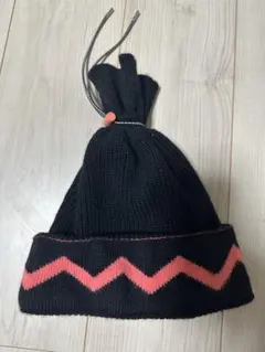 カシラ　ブラック ニット帽 ジグザグ模様