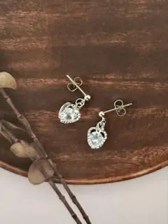 【ハンドメイド】キラキラハート型シルバークリスタルピアス Hno.12