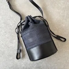 美品【定価3万】バナナリパブリックドローストリング ショルダーバッグのサムネイル