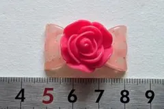 ピンクのバラとピンクリボンのデコパーツ　3個