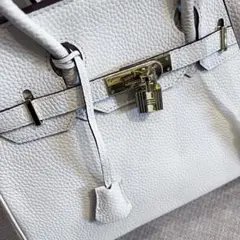 ✨未使用級美品✨本革牛革✨カデナ✨ホワイト　ハンドバッグ