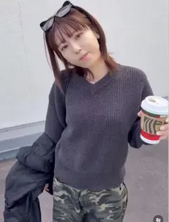 wcj 浅VネックニットTOPSのサムネイル