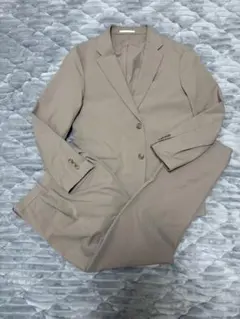 ユニクロ　感動ジャケット、パンツ　セットアップ　ベージュ