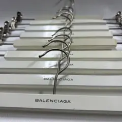 稀少 非売品 BALENCIAGA バレンシアガ ハンガー パンツハンガー 2025年最新】BALENCIAGA 衣類ハンガーの人気アイテム - メルカリ