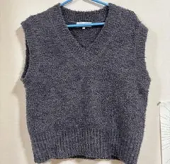 美品　グレー Vネックニットベスト　値下げ