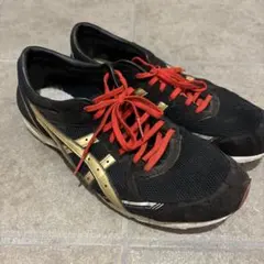 ASICS ランニングシューズ 黒/金/赤