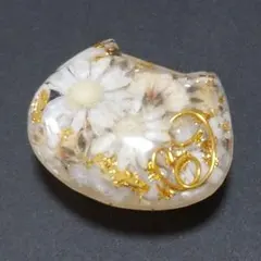 猫 帯留め 天然石 ムーンストーン 花 スターフラワー かすみ草 金箔