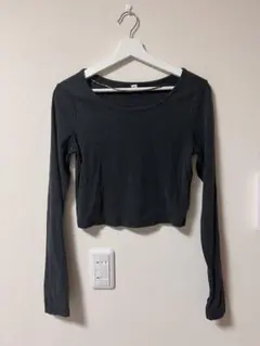 GU ブラック クロップド長袖Tシャツ M