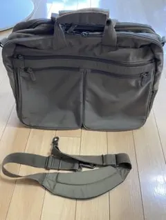 値下げ　ユニクロ　オリーブグリーン ショルダーバッグ