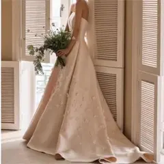 花付　高級なサテン　Aライン　ウェディングドレス　前撮り　二次会