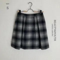 美品【ビューティアンドユース】チェックタックミニスカート【S】アローズ