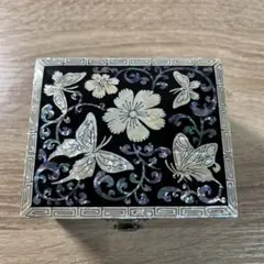 蝶と花の象嵌装飾小物入れ　韓国 螺鈿細工 小物入れ ジュエリーボックス