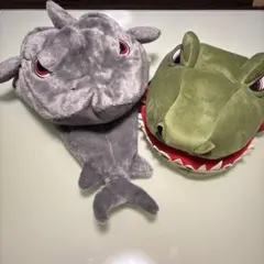 【USJ 】ジョーズ(サメ)ジュラシックパーク(恐竜)の被り物2個セットです。