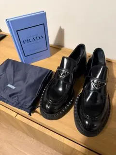 美品 プラダ チョコレートブラッシュドレザー ローファー 三角ロゴ 黒