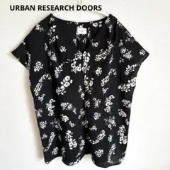 URBAN RESEARCH DOORS フラワー プリント Vネック ブラウス