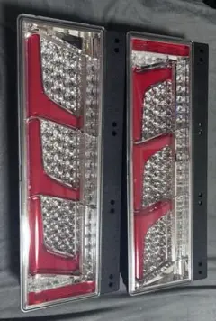 新型エルフ LEDテールランプ純正 新車外し - メルカリ