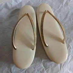 【おき宗】女性用　草履　アイボリー×ゴールド系(台の長さは約23cm)